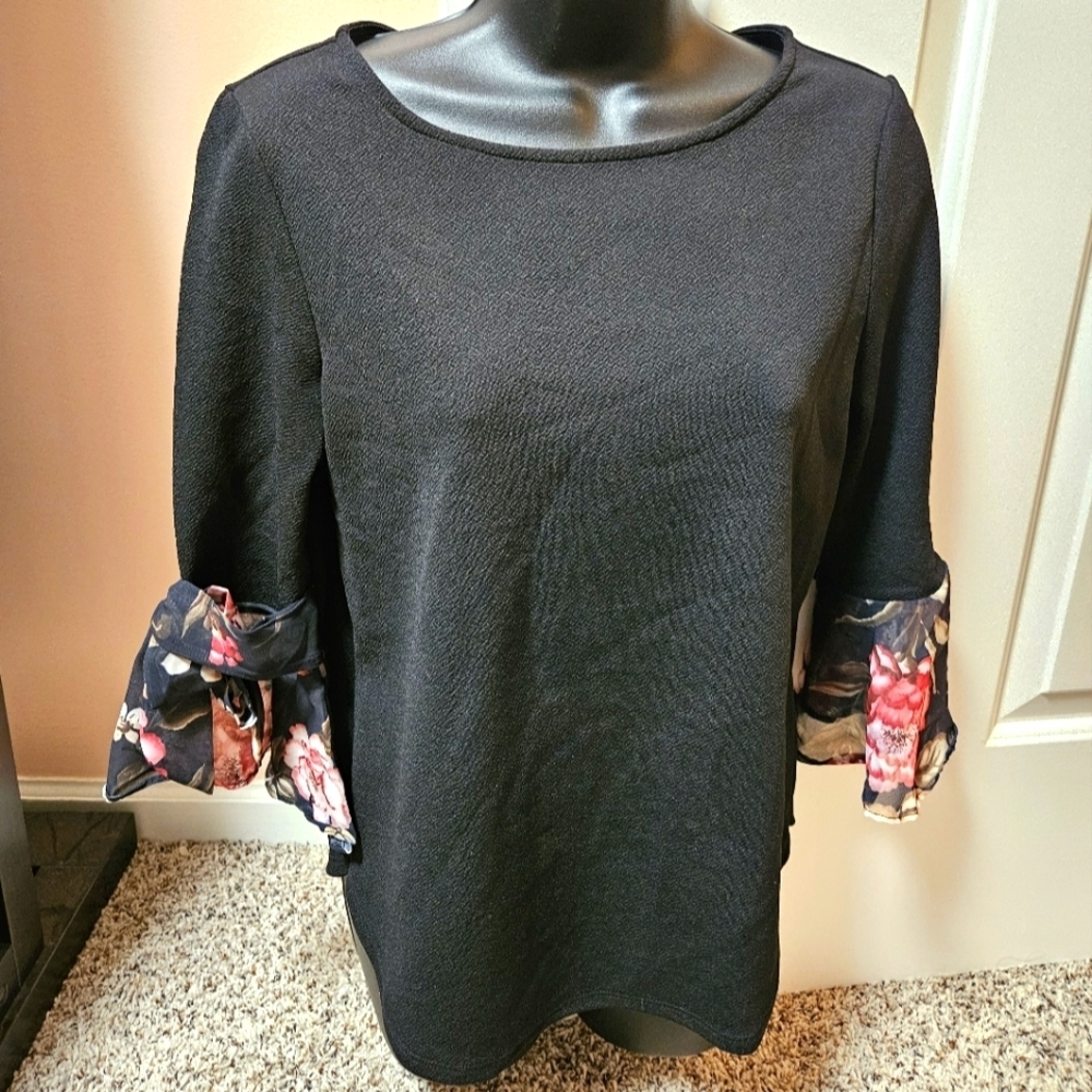 New York & Company 7th Avenue Design Studio Flowy Sleeve Top